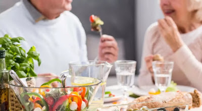 Tetap Bugar, Yuk Intip Aturan Makanan Sehat Untuk Diet Lansia